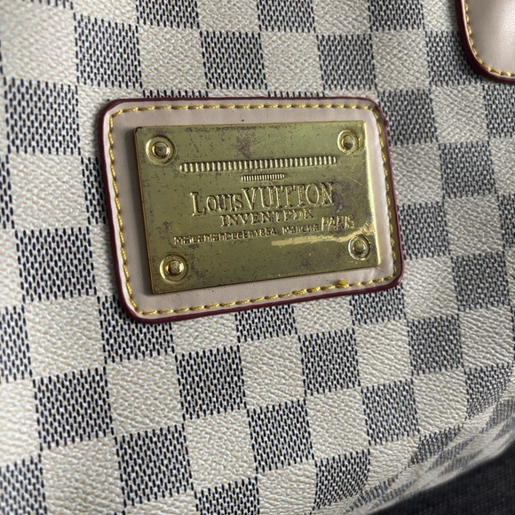 Checkered Beige and Cream Handbag - Picture 2 of 7